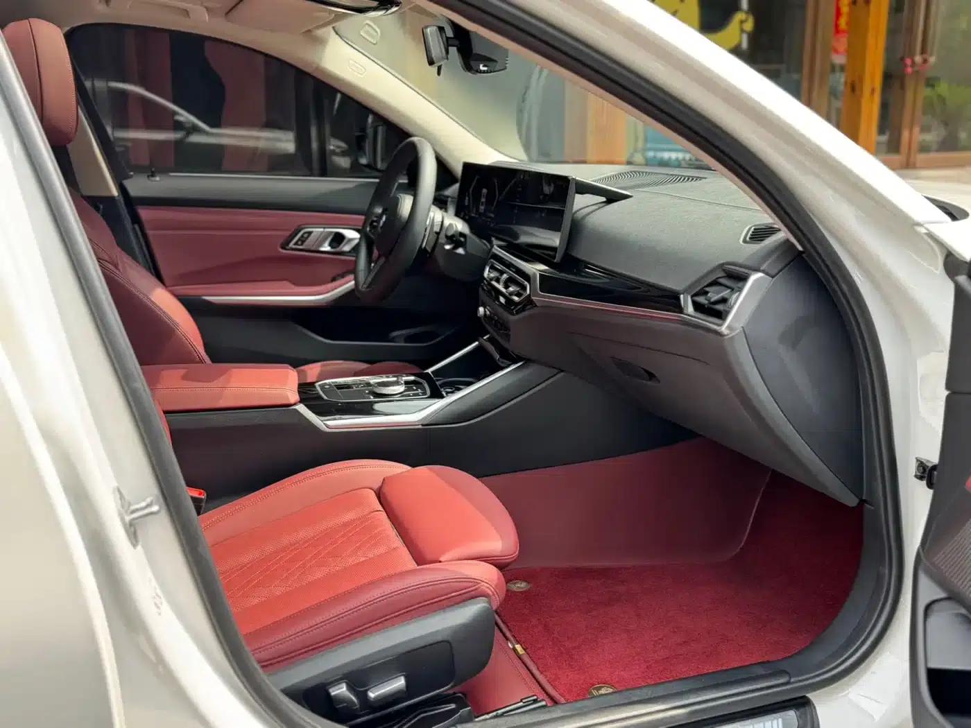 2023 BMW 3 Series 320Li M Sport Package — миниатюра 10