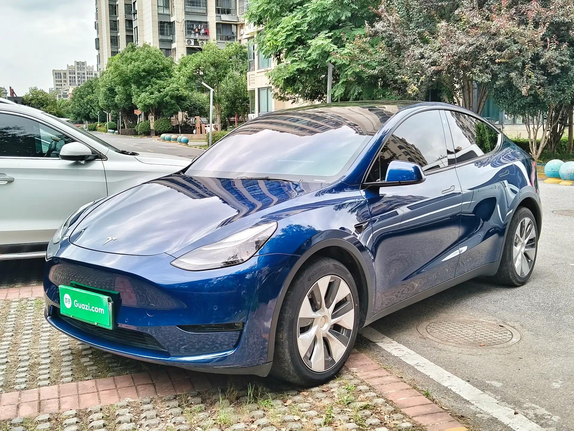 Tesla Model Y 2021 Long-Range All-Wheel-Drive Version — миниатюра 1