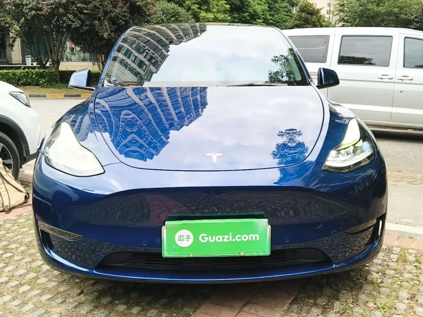 Tesla Model Y 2021 Long-Range All-Wheel-Drive Version — миниатюра 2