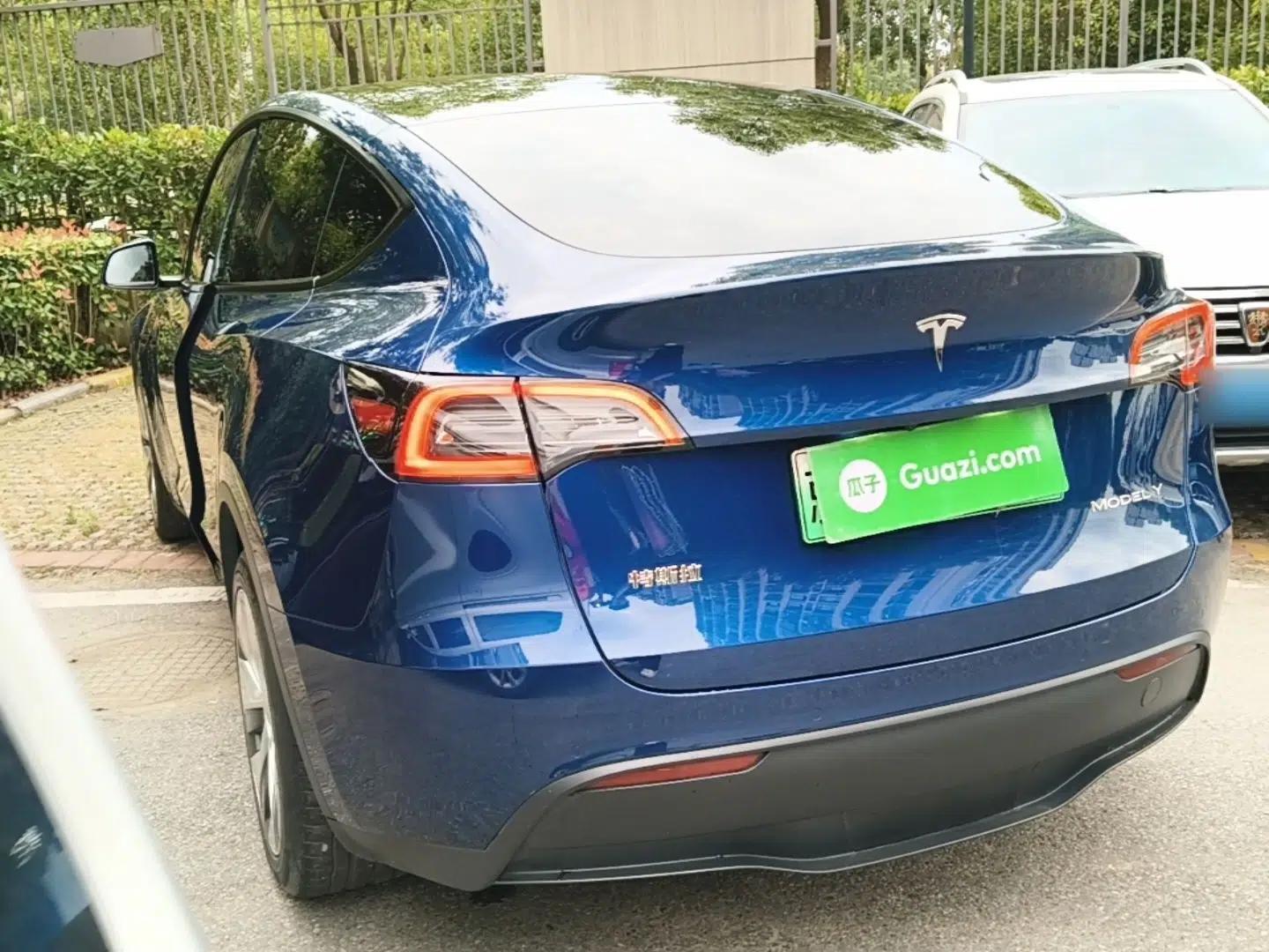 Tesla Model Y 2021 Long-Range All-Wheel-Drive Version — миниатюра 13