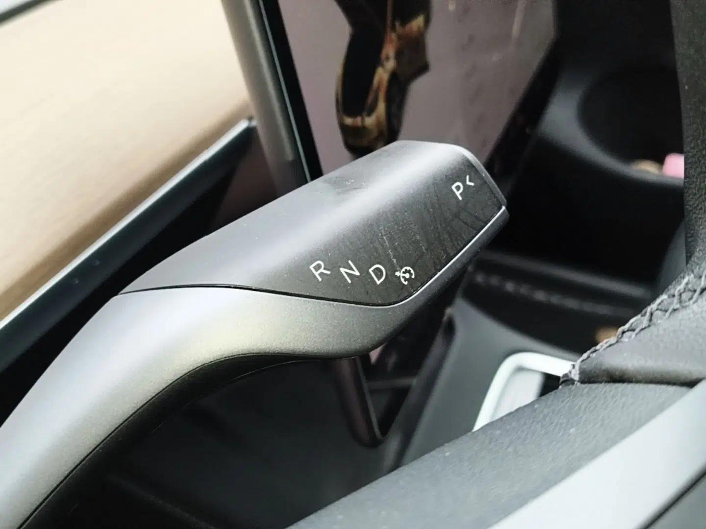 Tesla Model Y 2021 Long-Range All-Wheel-Drive Version — миниатюра 21