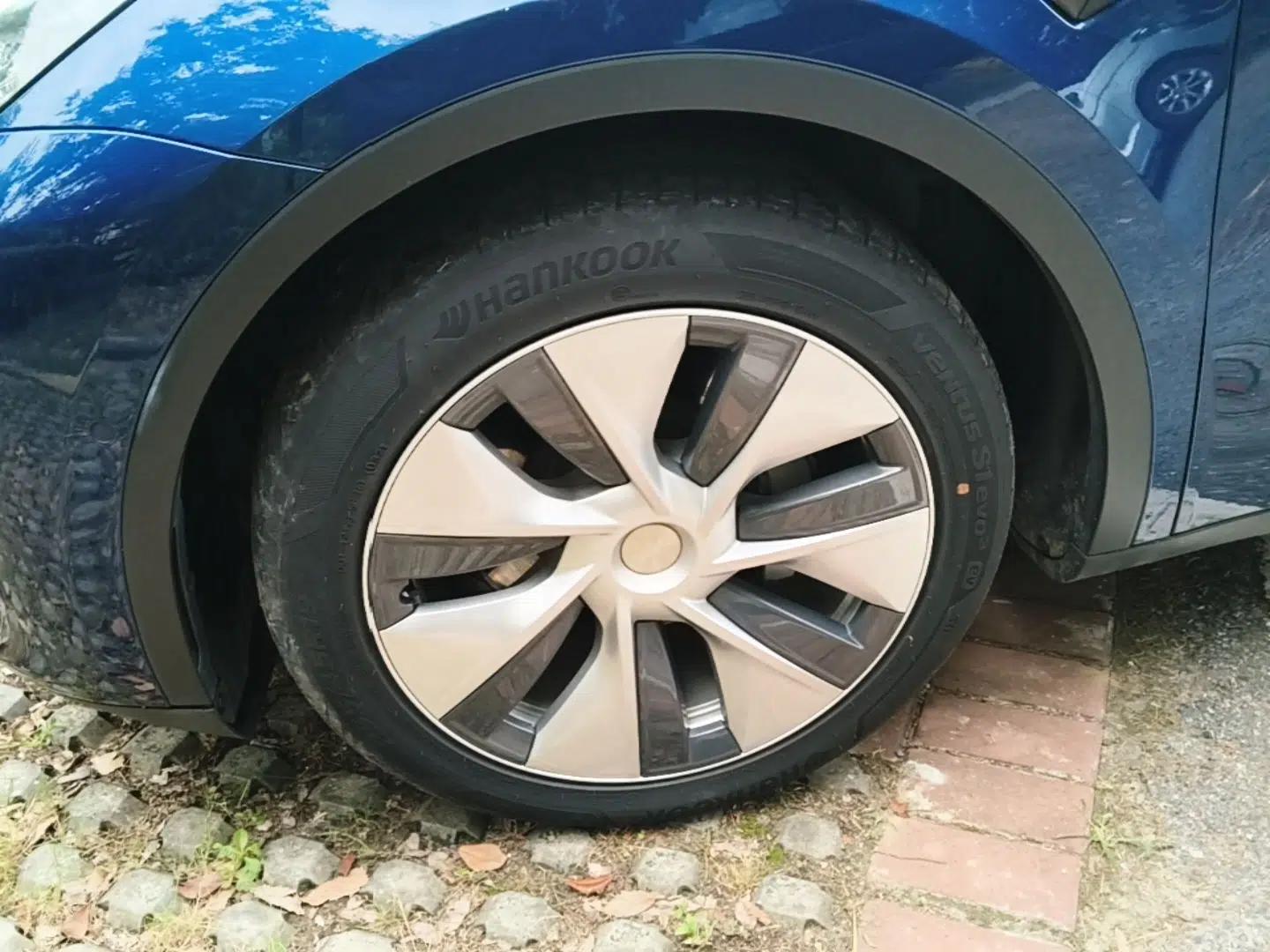 Tesla Model Y 2021 Long-Range All-Wheel-Drive Version — миниатюра 10