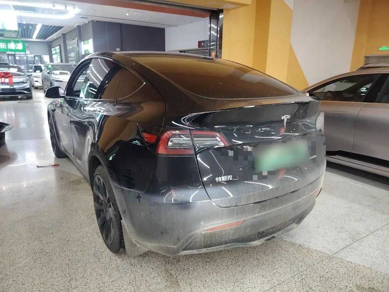 Tesla Model Y 2021 Long-Range All-Wheel-Drive Version — миниатюра 4