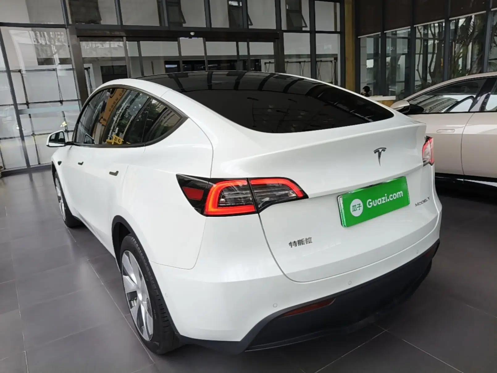 Tesla Model Y 2022 Revised Version Rear-Wheel Drive — миниатюра 4