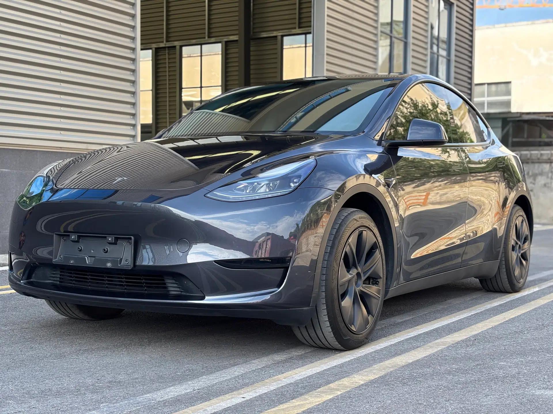 Tesla Model Y 2024 Rear-Wheel-Drive Version — миниатюра 1