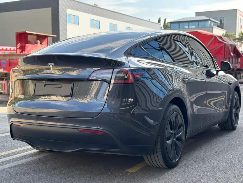 Tesla Model Y 2024 Rear-Wheel-Drive Version — миниатюра 19