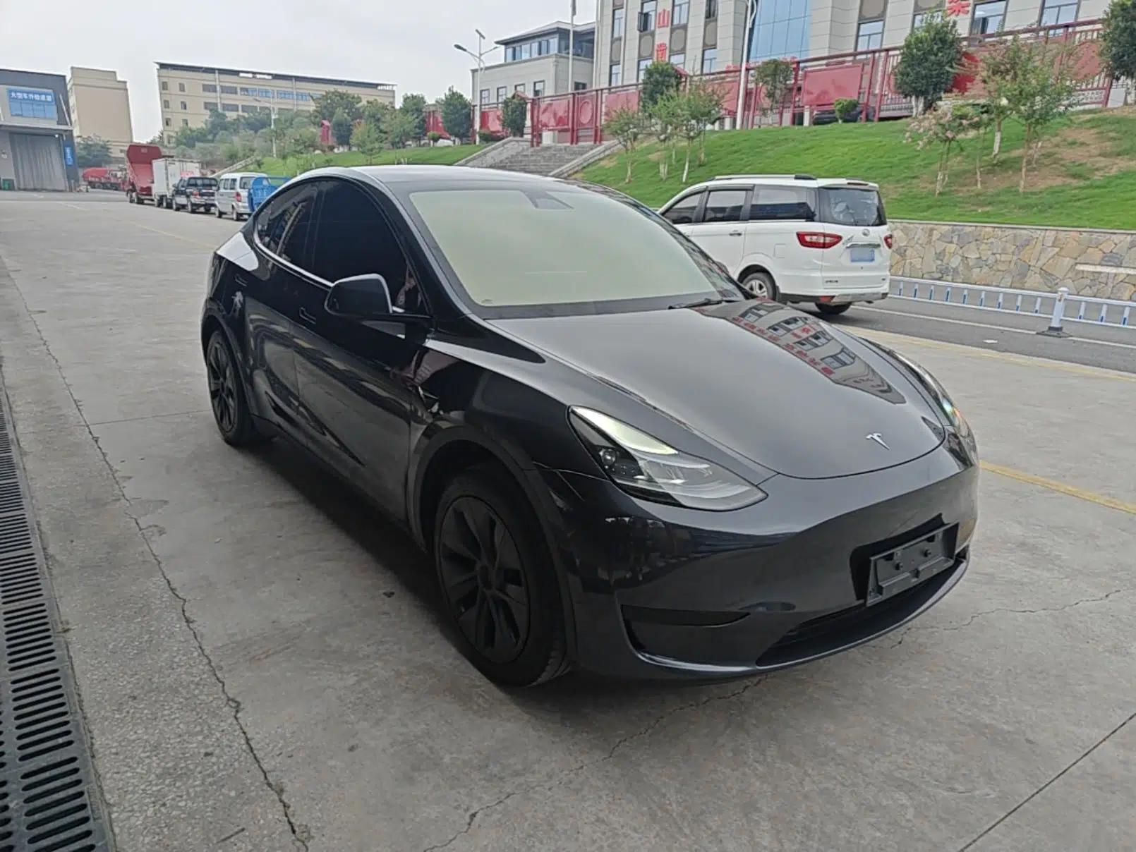 Tesla Model Y 2024 Rear-Wheel-Drive Version — миниатюра 3