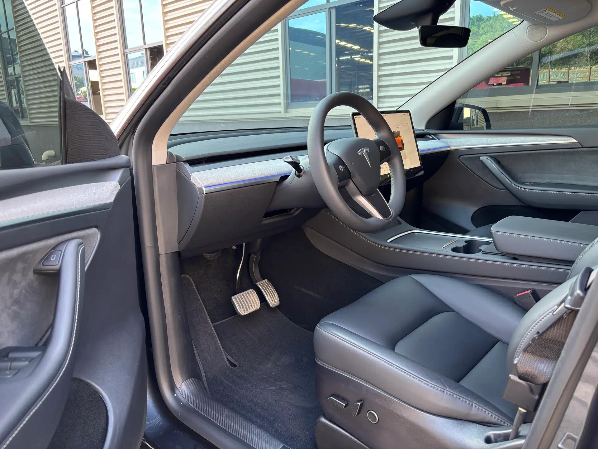 Tesla Model Y 2024 Rear-Wheel-Drive Version — миниатюра 34
