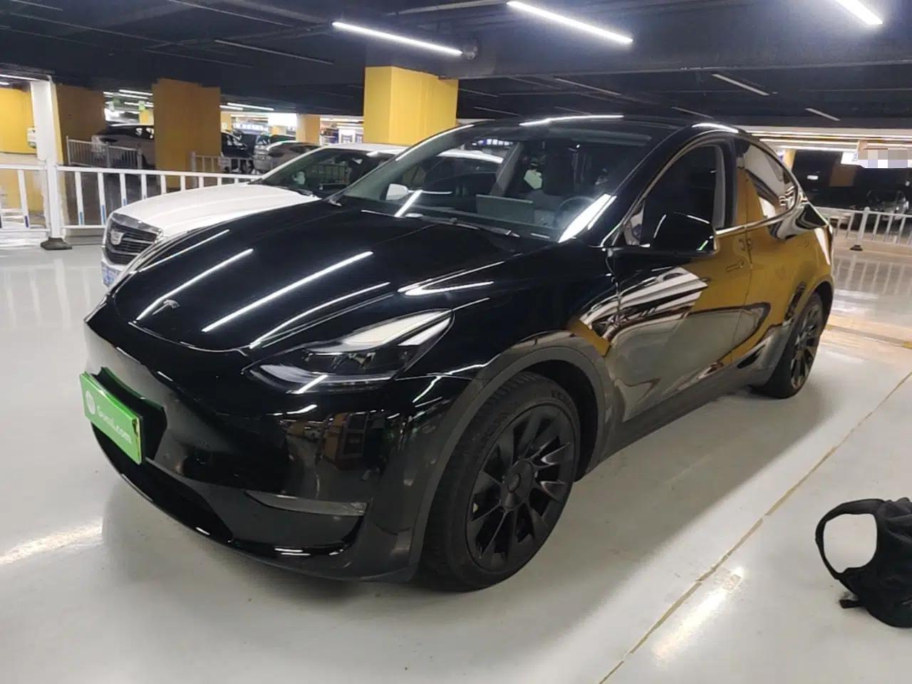Tesla Model Y 2023 Long-Range All-Wheel-Drive Version — миниатюра 1