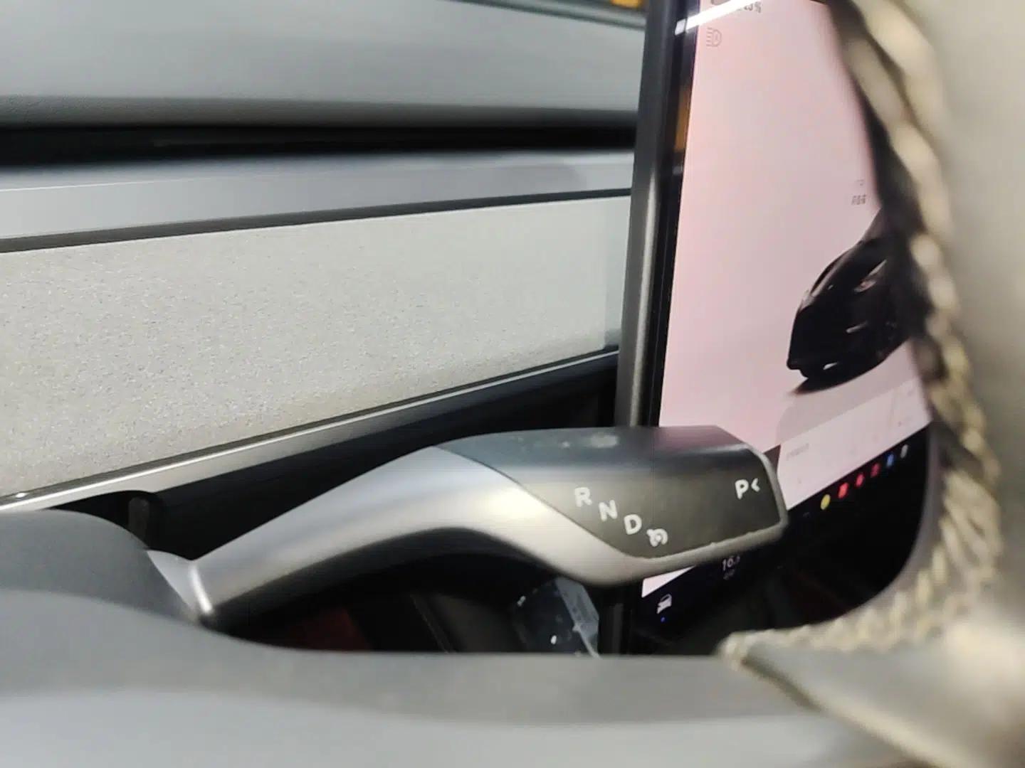 Tesla Model Y 2023 Long-Range All-Wheel-Drive Version — миниатюра 16