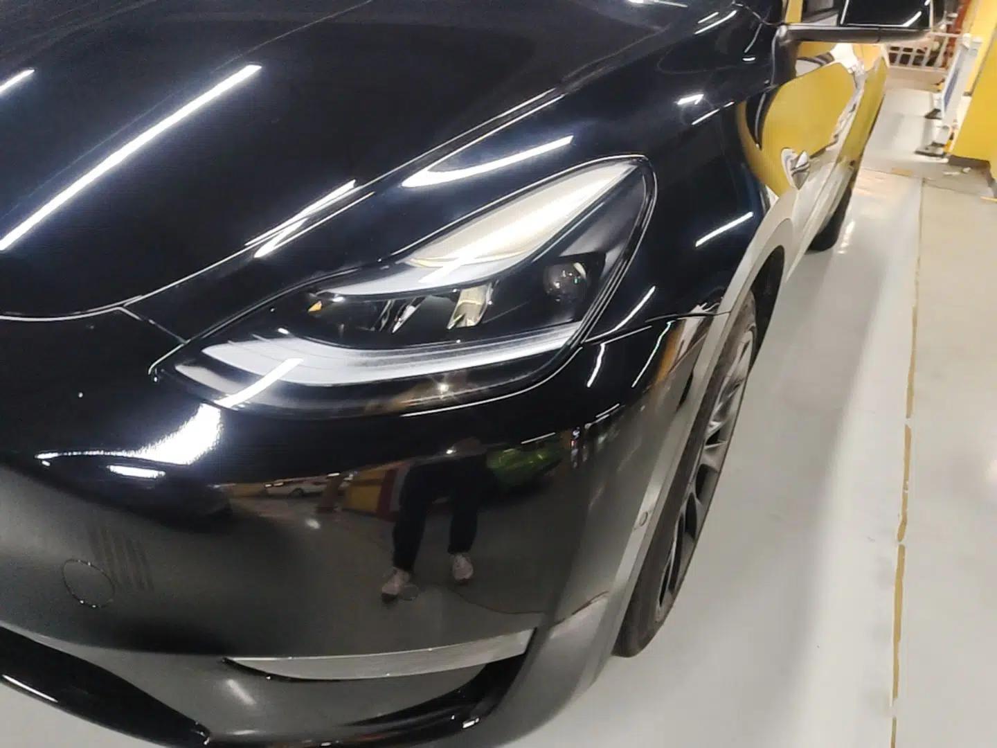 Tesla Model Y 2023 Long-Range All-Wheel-Drive Version — миниатюра 8