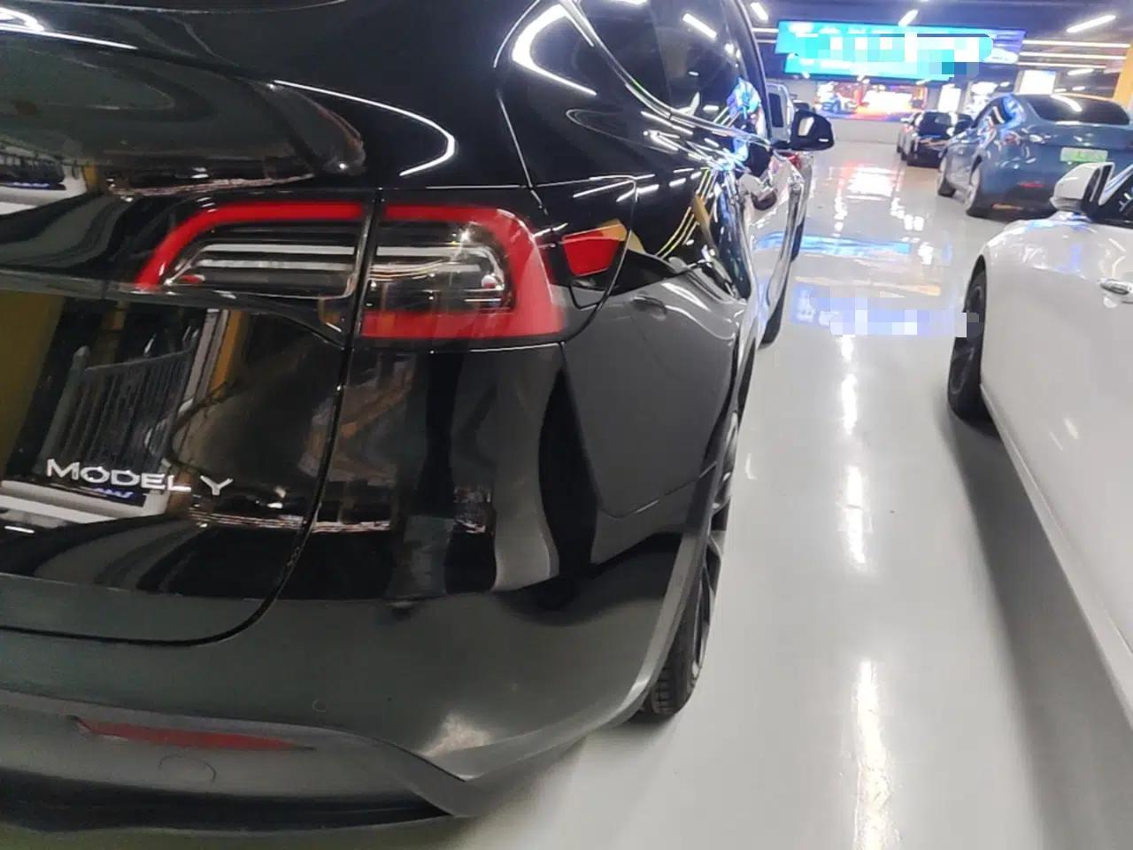 Tesla Model Y 2023 Long-Range All-Wheel-Drive Version — миниатюра 9