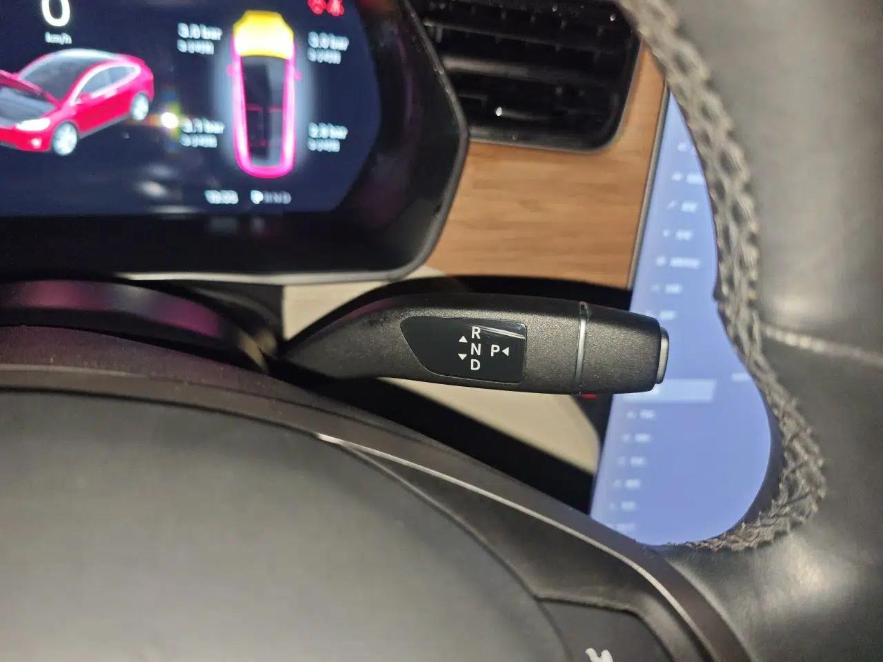 Tesla Model X 2019 Standard Range Version — миниатюра 14