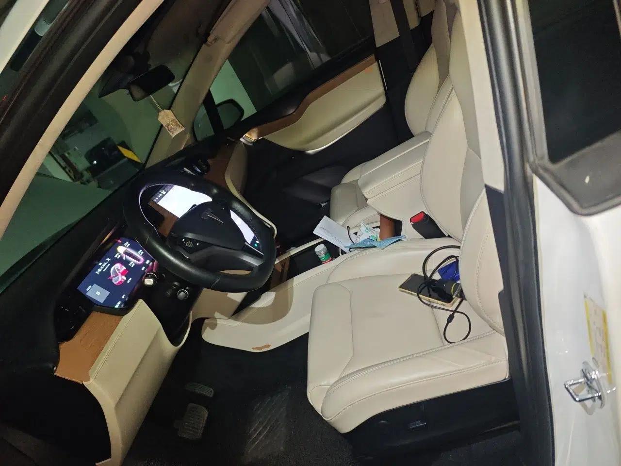 Tesla Model X 2019 Standard Range Version — миниатюра 15