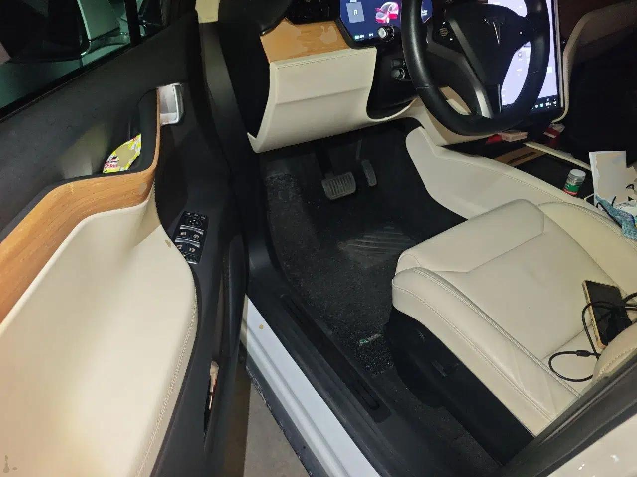 Tesla Model X 2019 Standard Range Version — миниатюра 16