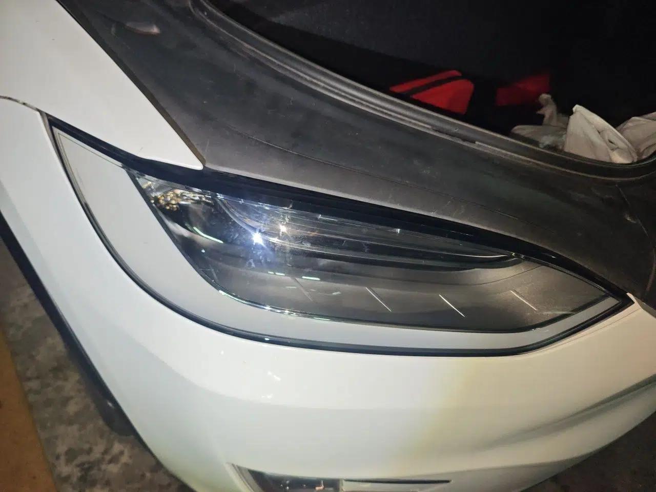 Tesla Model X 2019 Standard Range Version — миниатюра 7