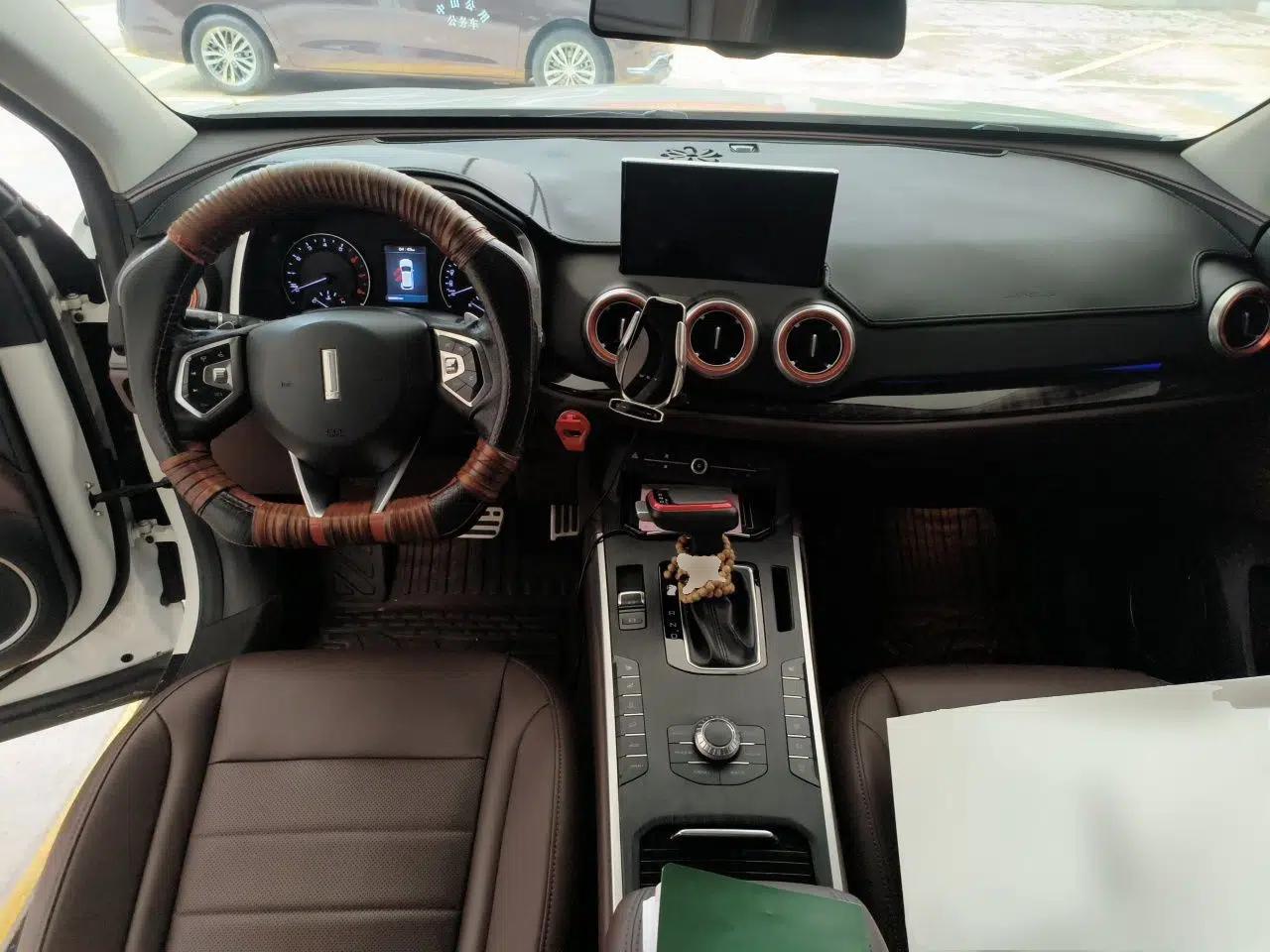Wey VV5 2019 Upgraded Model 2.0T Two-Wheel Drive Ultra-Luxury Version China V Standard — миниатюра 9