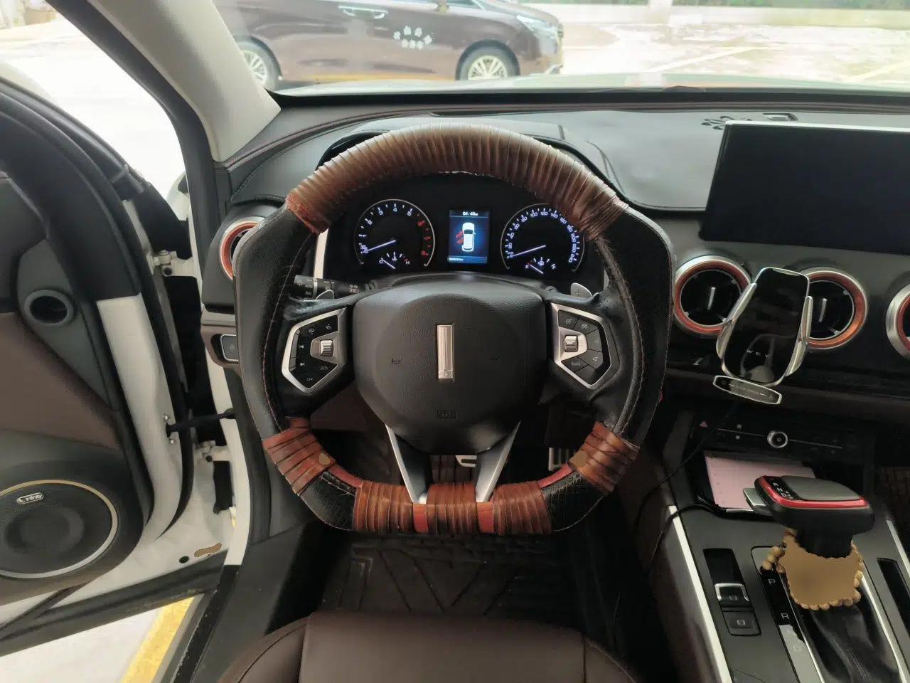 Wey VV5 2019 Upgraded Model 2.0T Two-Wheel Drive Ultra-Luxury Version China V Standard — миниатюра 10