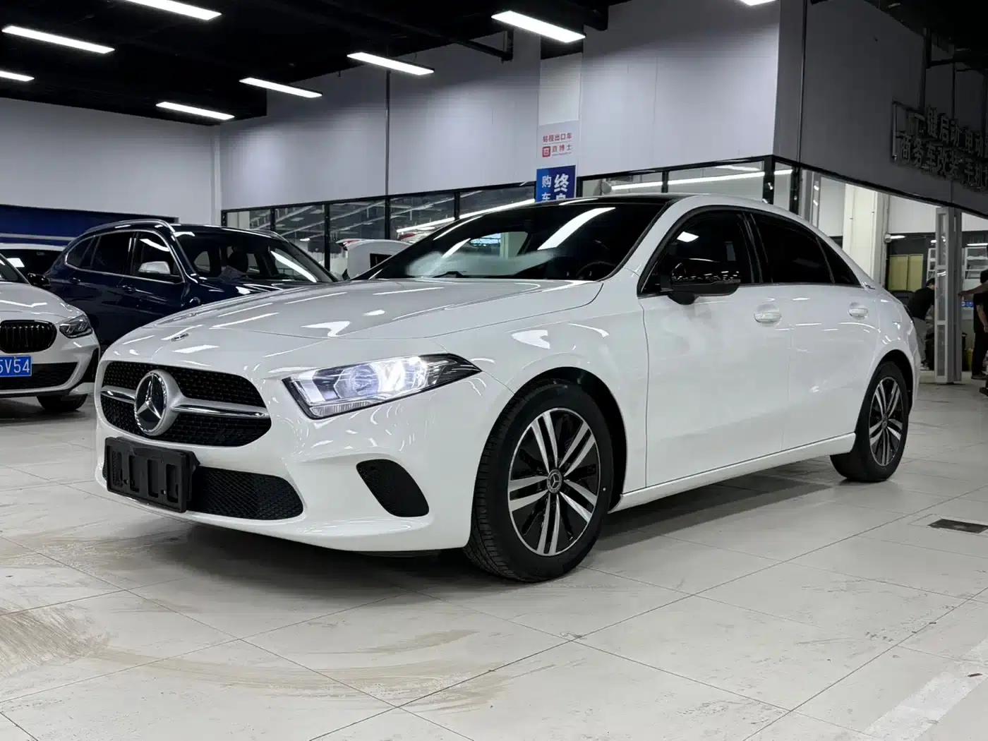 2022 Mercedes-Benz A-Class A 180 L Sport Sedan — миниатюра 1