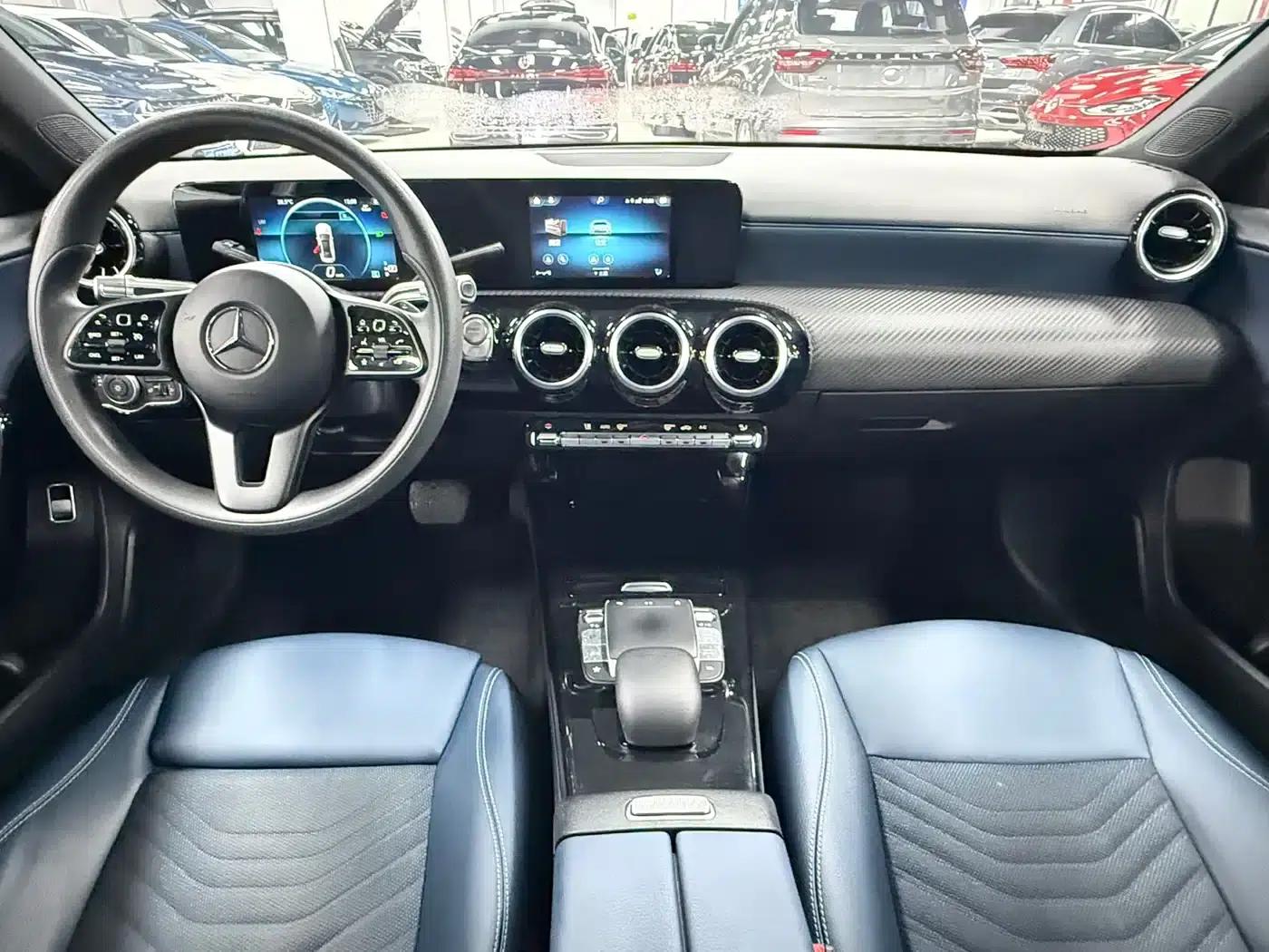 2022 Mercedes-Benz A-Class A 180 L Sport Sedan — миниатюра 19