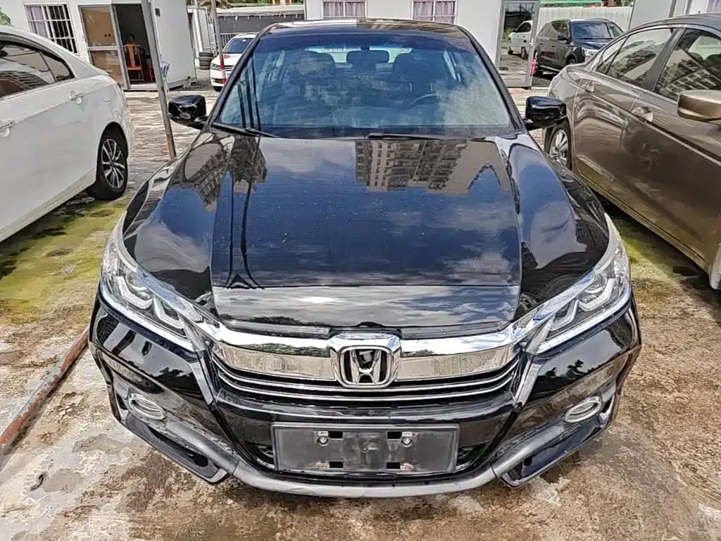 2016 Honda Accord 2.0L Luxury Edition — миниатюра 3