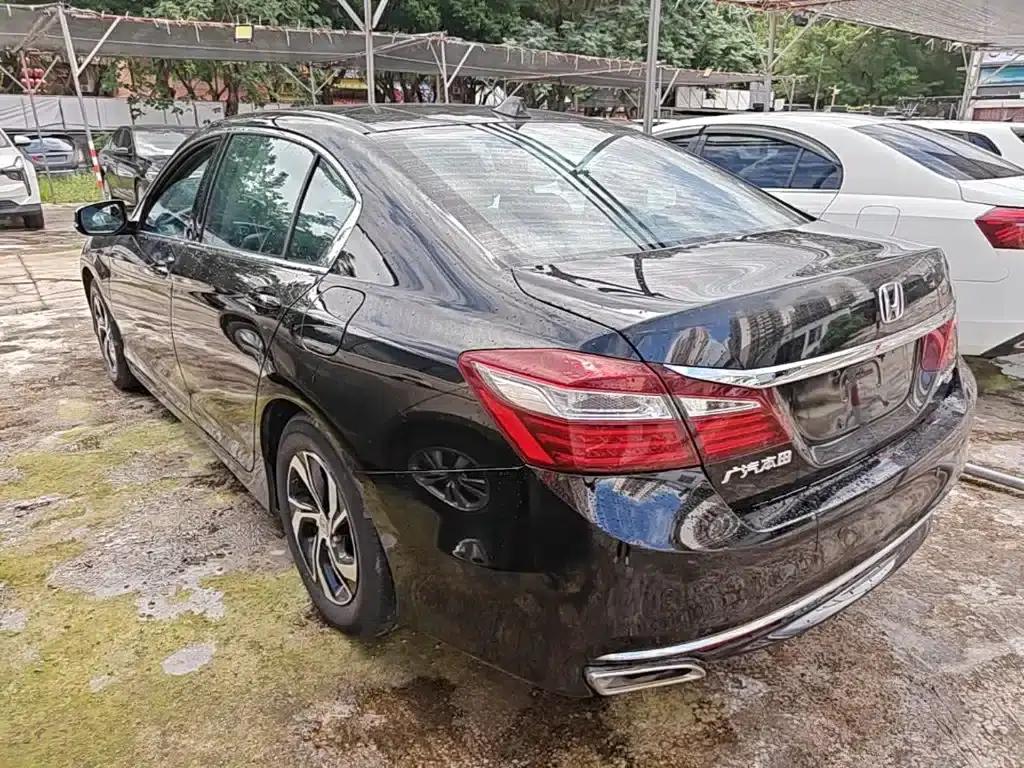 2016 Honda Accord 2.0L Luxury Edition — миниатюра 5