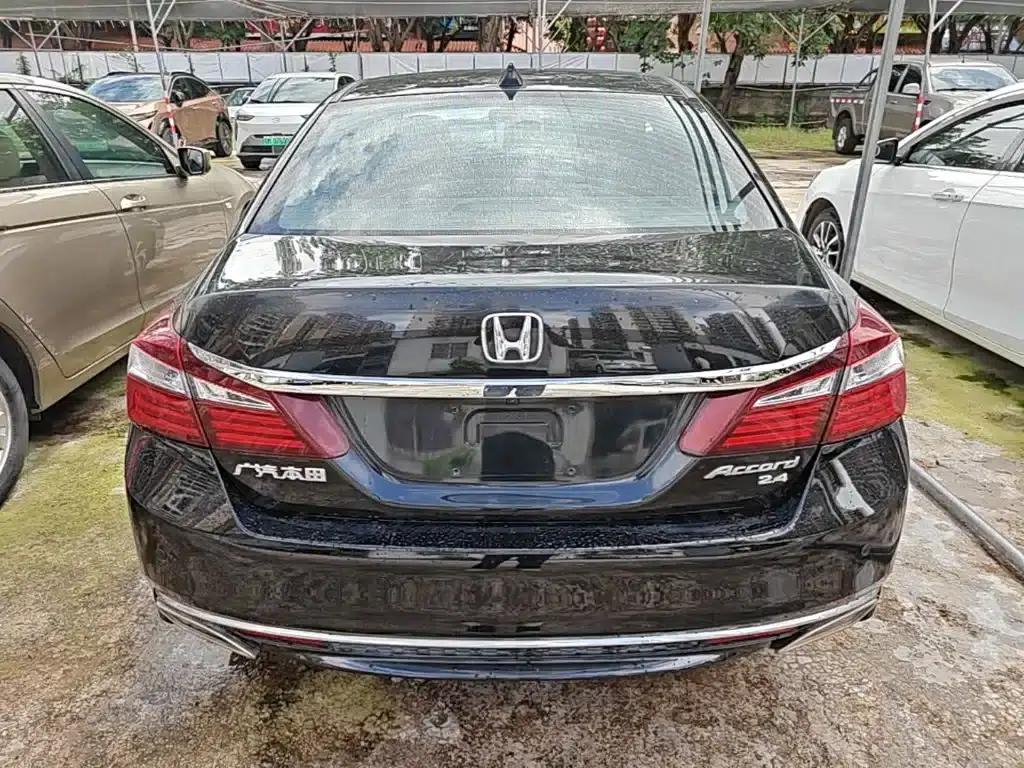 2016 Honda Accord 2.0L Luxury Edition — миниатюра 6