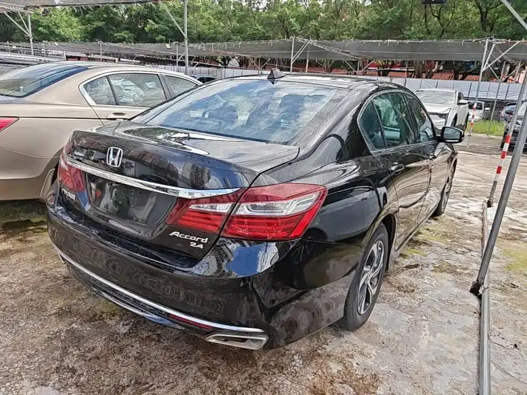 2016 Honda Accord 2.0L Luxury Edition — миниатюра 7