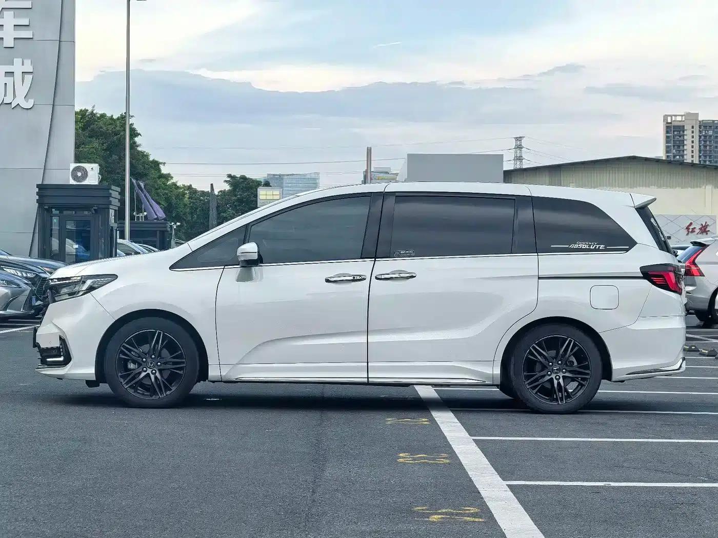 Odyssey 2022 2.0L e:HEV Elite Edition — миниатюра 3