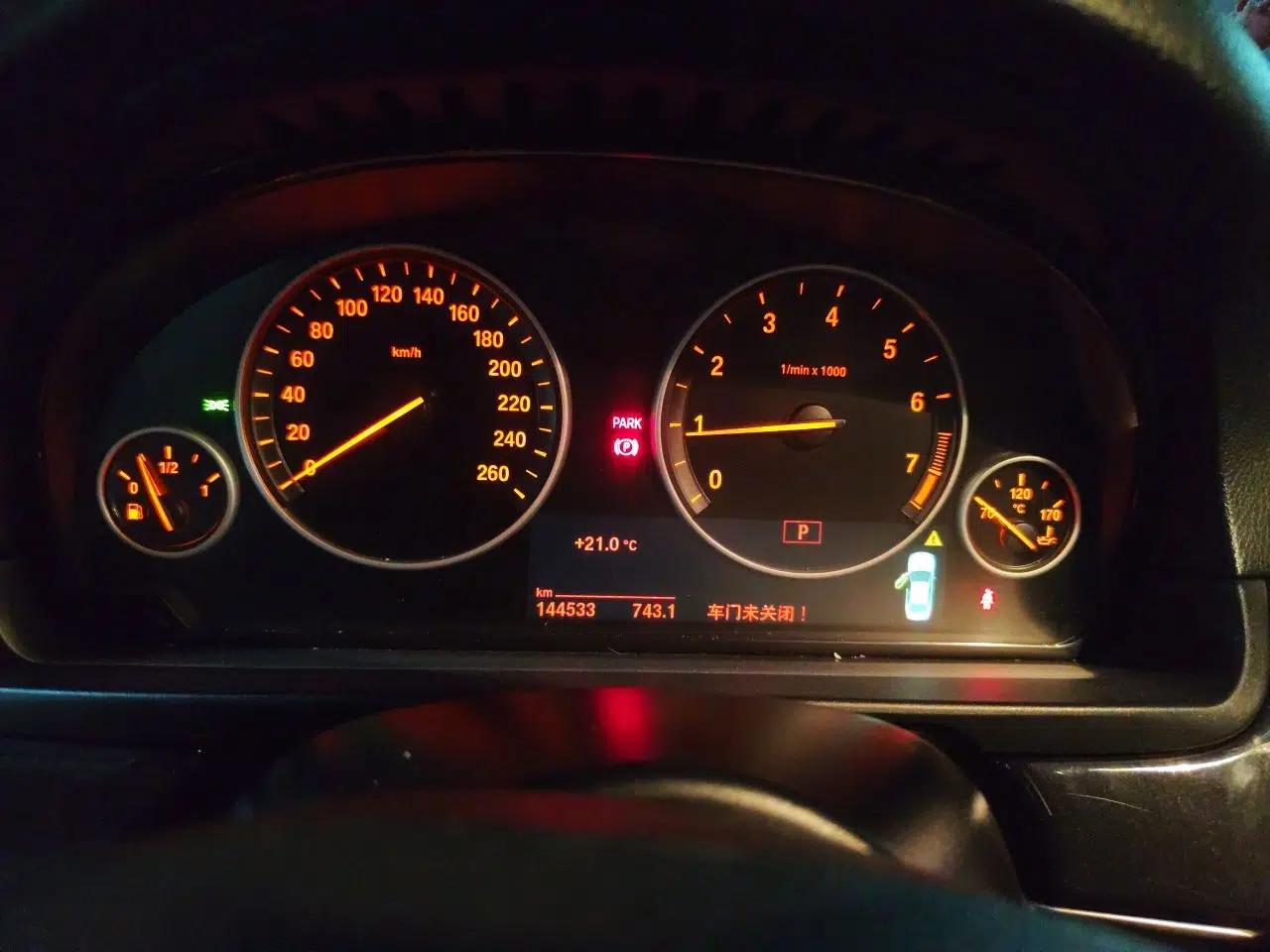 BMW 5 Series 2017 520Li Elegant Edition — миниатюра 11