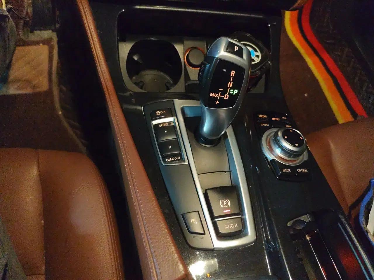 BMW 5 Series 2017 520Li Elegant Edition — миниатюра 14