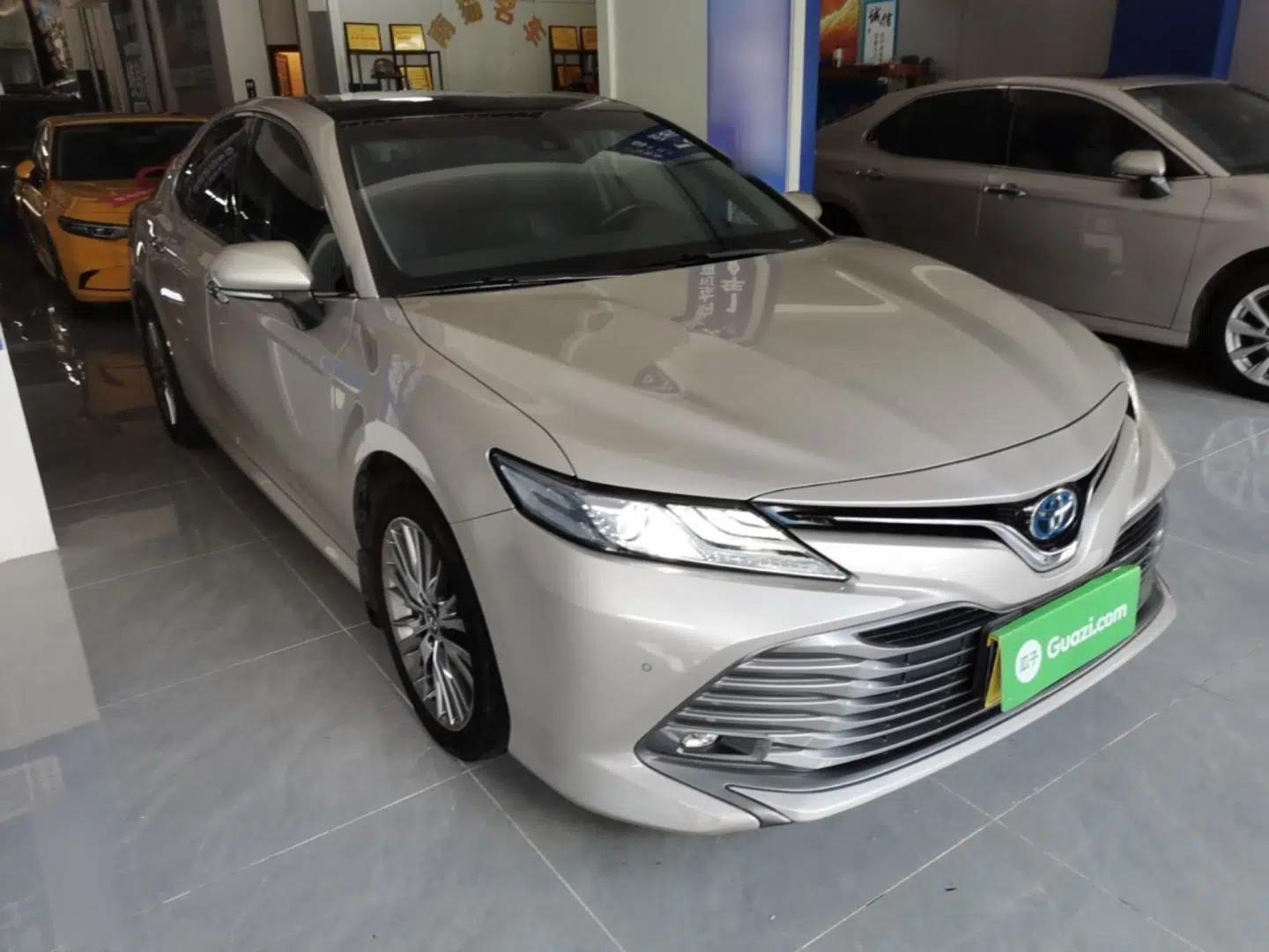 Toyota Camry 2018 Dual-Engine 2.5 HG Luxury Edition — миниатюра 3