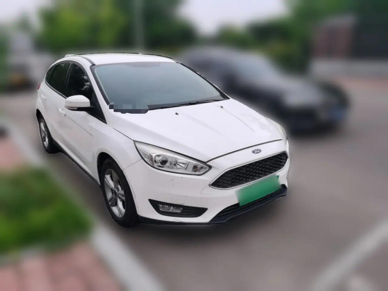 Ford Focus 2017 Hatchback 1.6L Manual Comfort Plus SmartDrive Edition — миниатюра 3