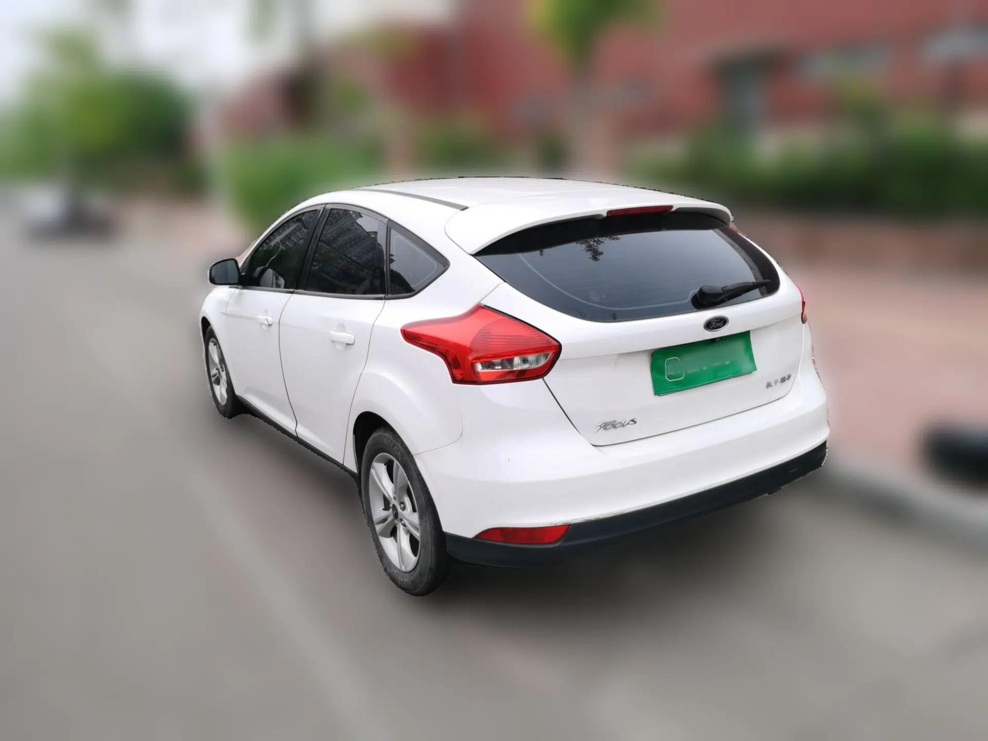Ford Focus 2017 Hatchback 1.6L Manual Comfort Plus SmartDrive Edition — миниатюра 4