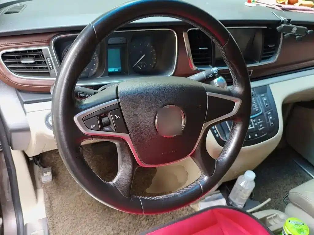 Buick GL8 2015 2.4L Luxury Business Edition — миниатюра 3