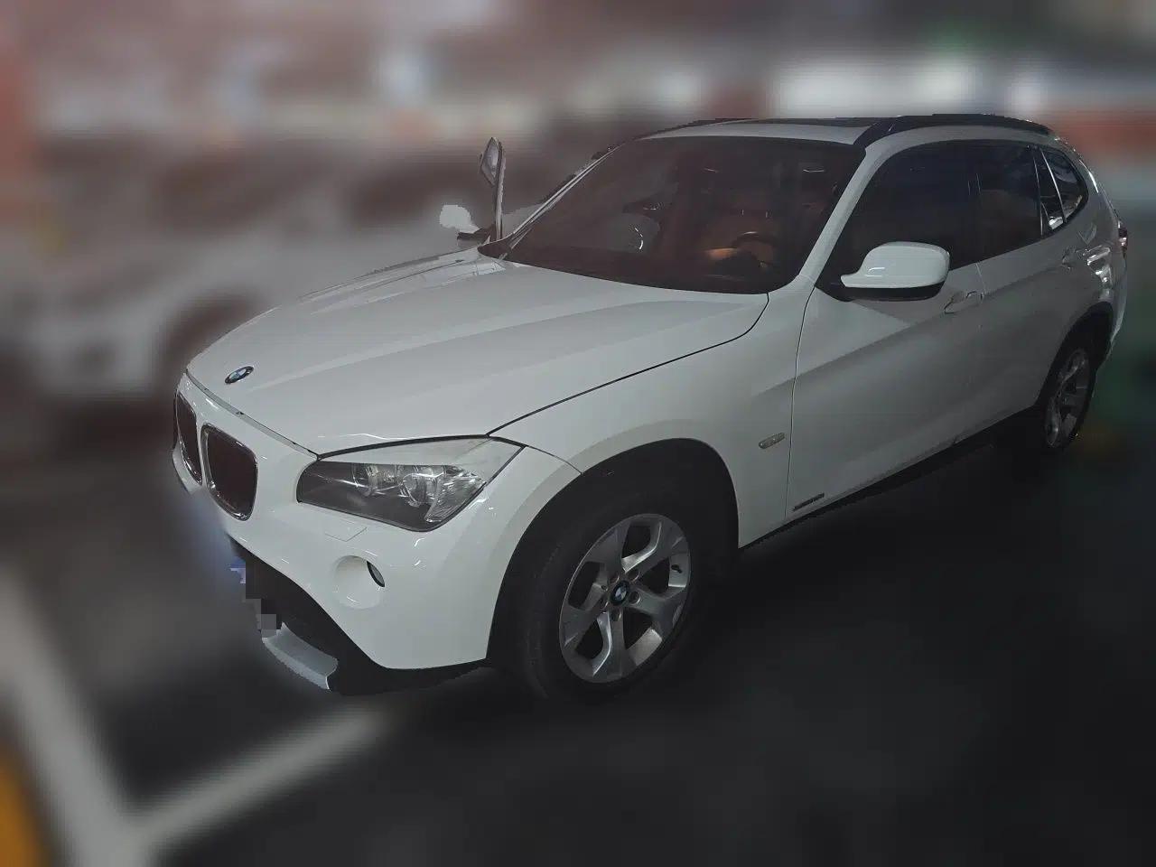 BMW X1 2012 sDrive18i Luxury Model — миниатюра 1