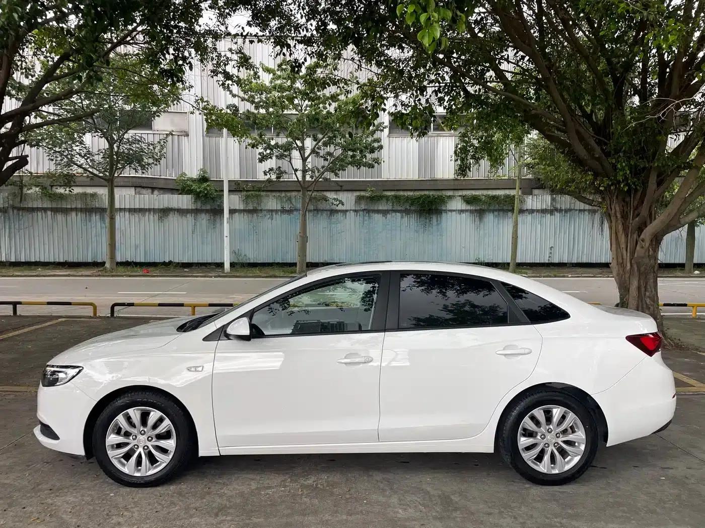 Buick Excelle 2021 Facelift Classic 1.5L Automatic Elite — миниатюра 3