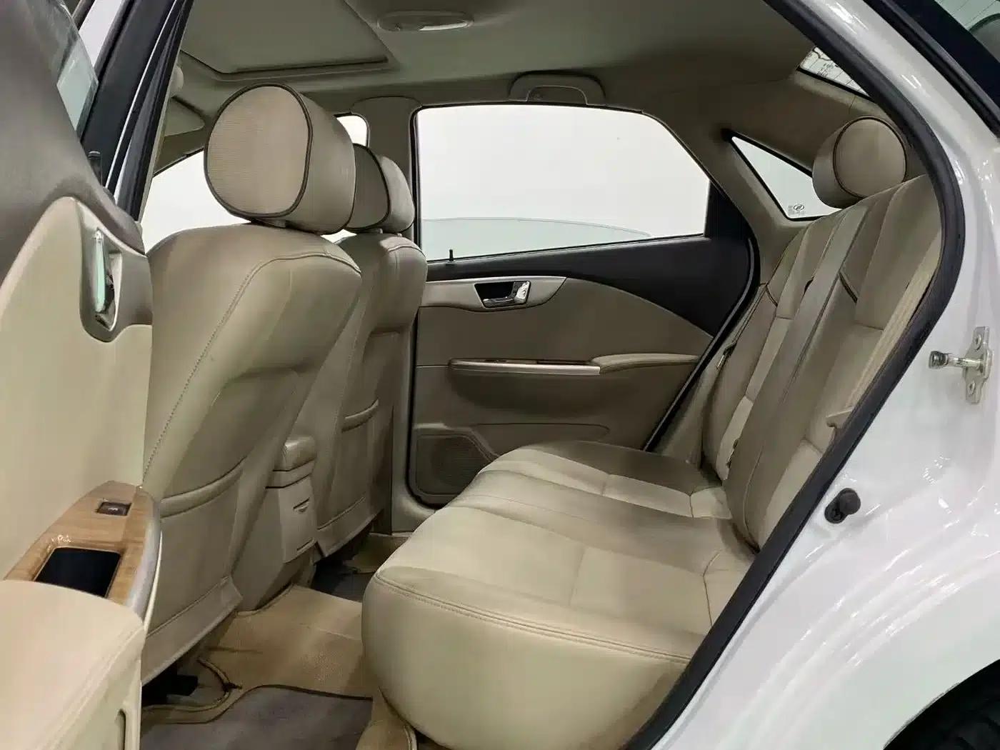 Buick Excelle 2015 1.5L Manual Classic — миниатюра 4