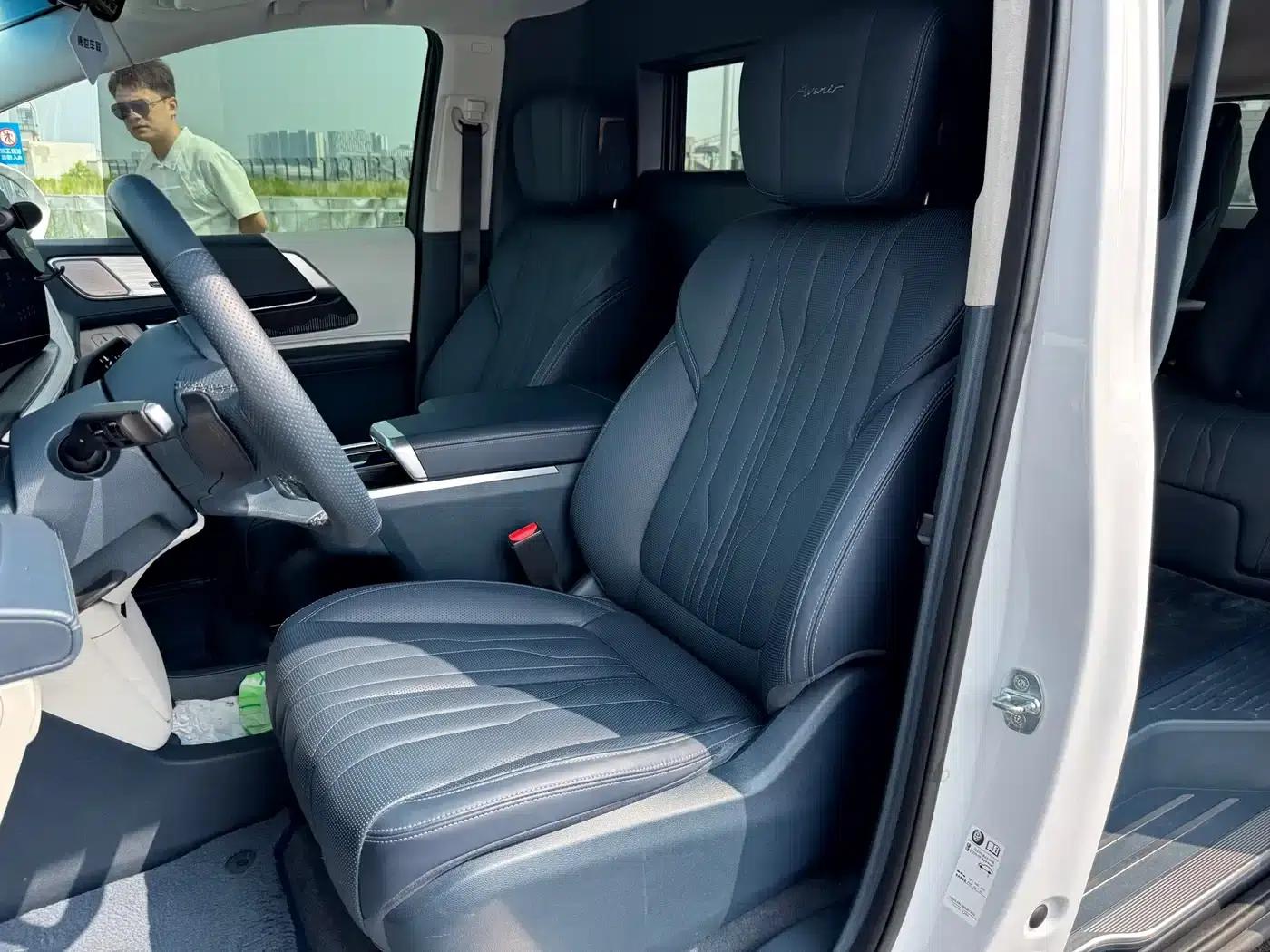 Century 2023 2.0T Four-Seat Private Edition — миниатюра 15