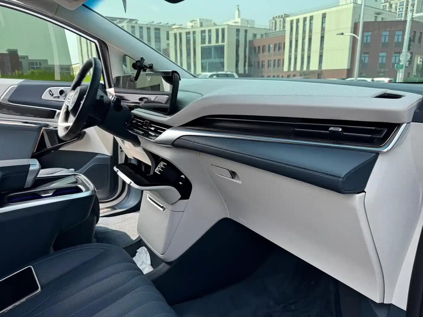 Century 2023 2.0T Four-Seat Private Edition — миниатюра 24