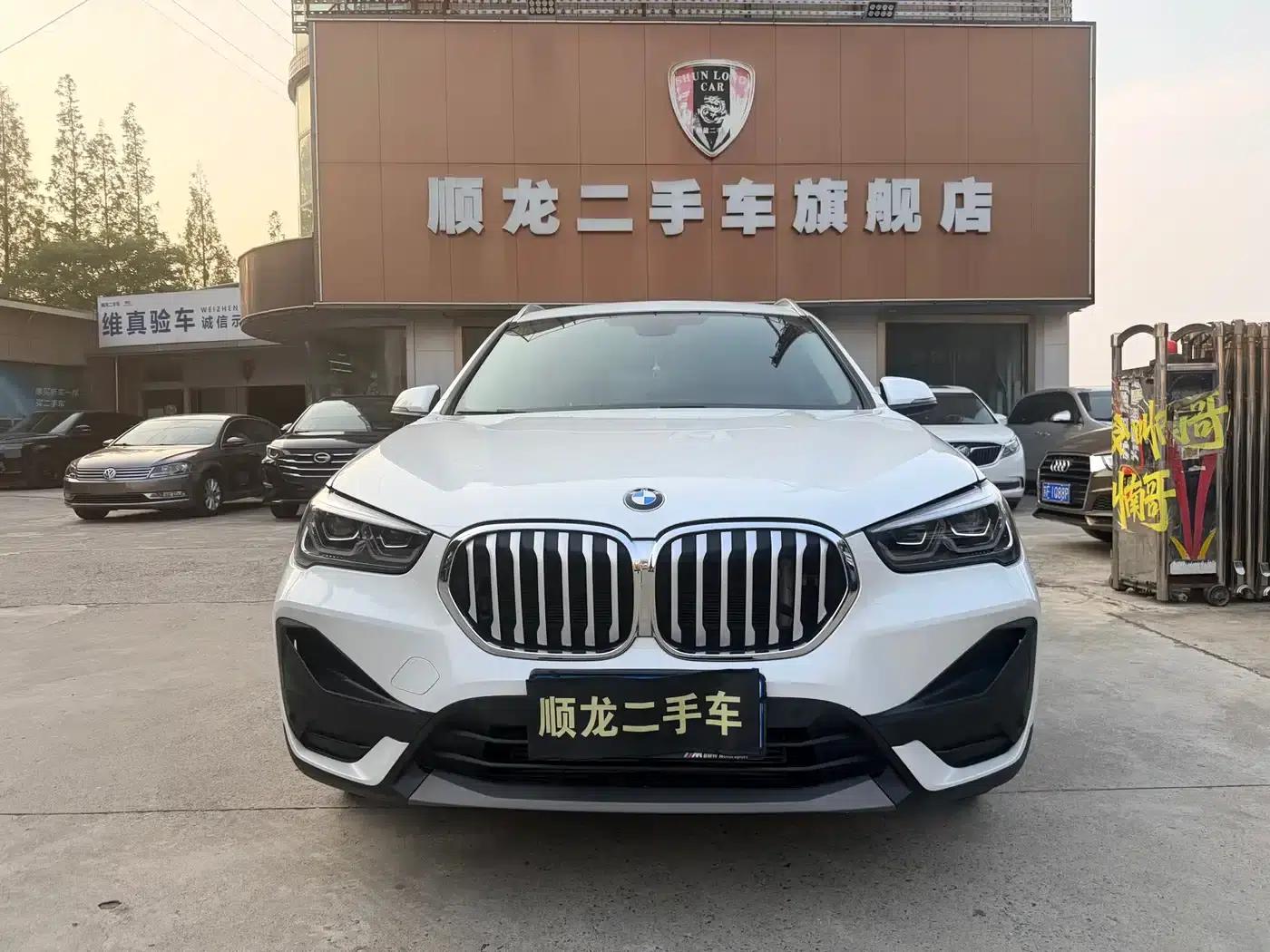 BMW X1 2022 sDrive25Li Leading Edition — миниатюра 1