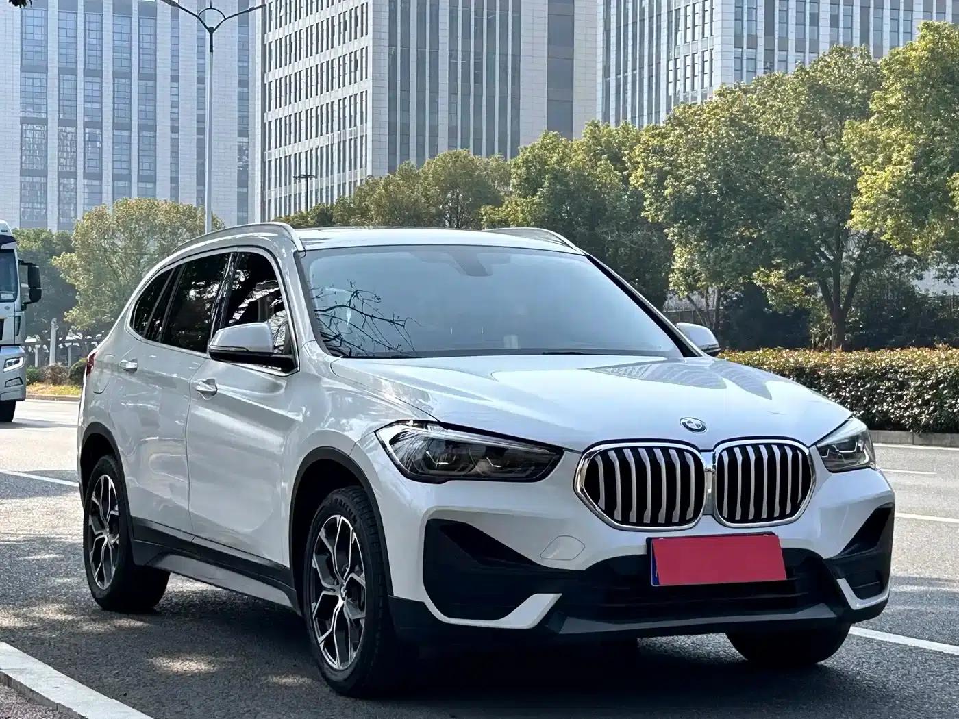 BMW X1 2020 sDrive25Li Leading Edition — миниатюра 3