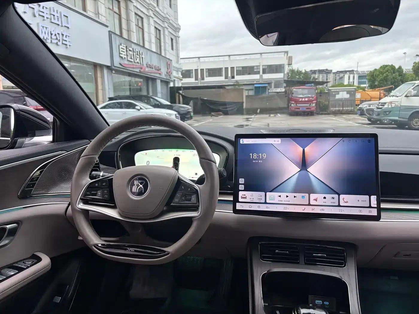 Han 2024 DM-i Glory Edition 121KM Premium Model — миниатюра 13