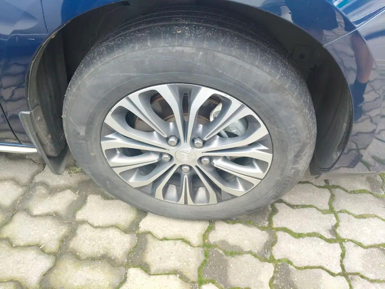 Buick GL8 2023 Land Executive Class Smart Enjoyment Model — миниатюра 8