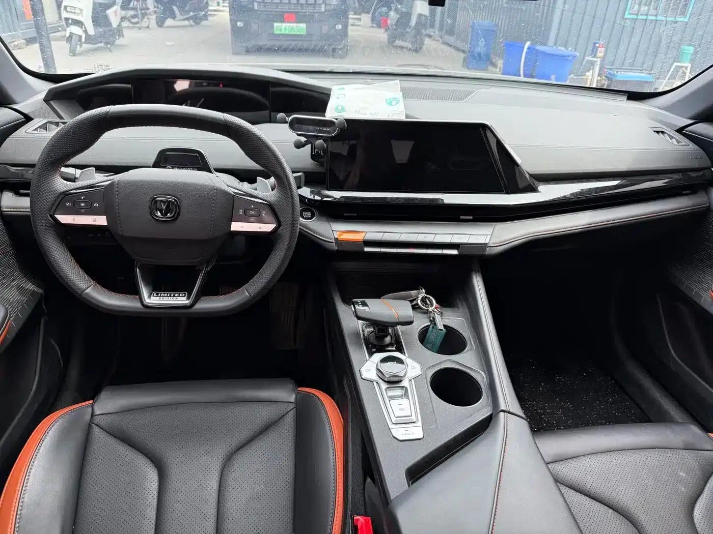 Changan UNI-V 2022 1.5T Premium Edition — миниатюра 4