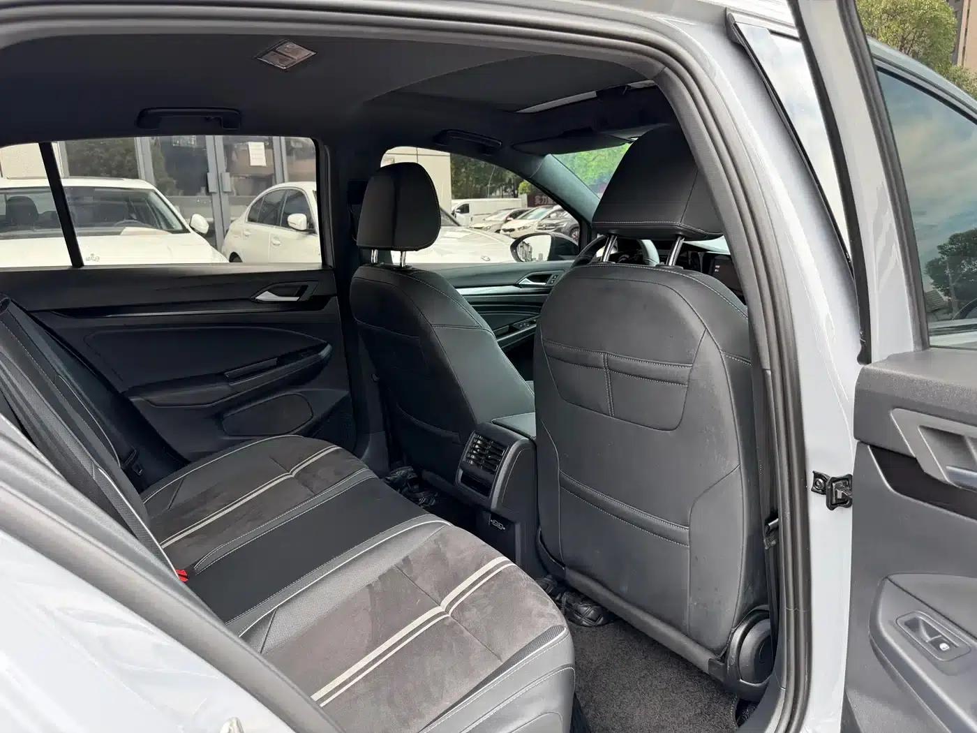 2023 Golf 280TSI DSG R-Line Lite — миниатюра 7