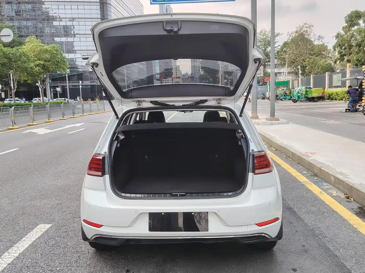 2018 Golf 230TSI Automatic Comfort — миниатюра 24