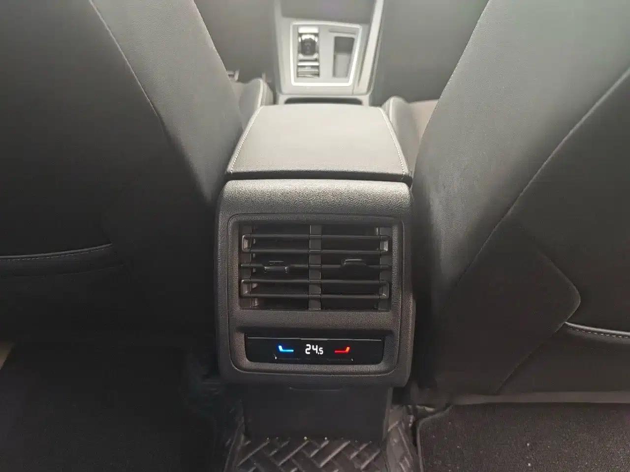 2023 Golf 280TSI DSG R-Line Lite — миниатюра 8