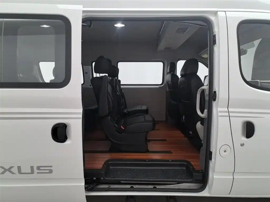 Xintu V80 2021 Model 2.0T Manual Classic Aoyuntong 127PS Medium Wheelbase Medium Roof 6/7/8/9 Seats — миниатюра 15