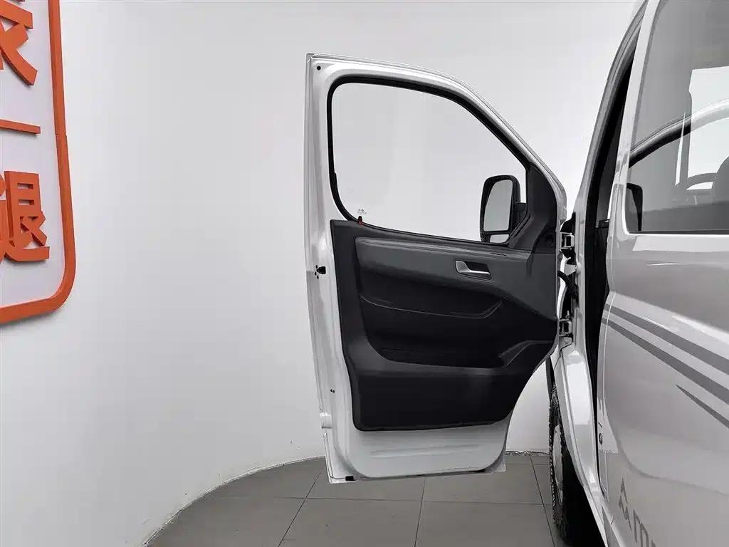 Xintu V80 2021 Model 2.0T Manual Classic Aoyuntong 127PS Medium Wheelbase Medium Roof 6/7/8/9 Seats — миниатюра 8